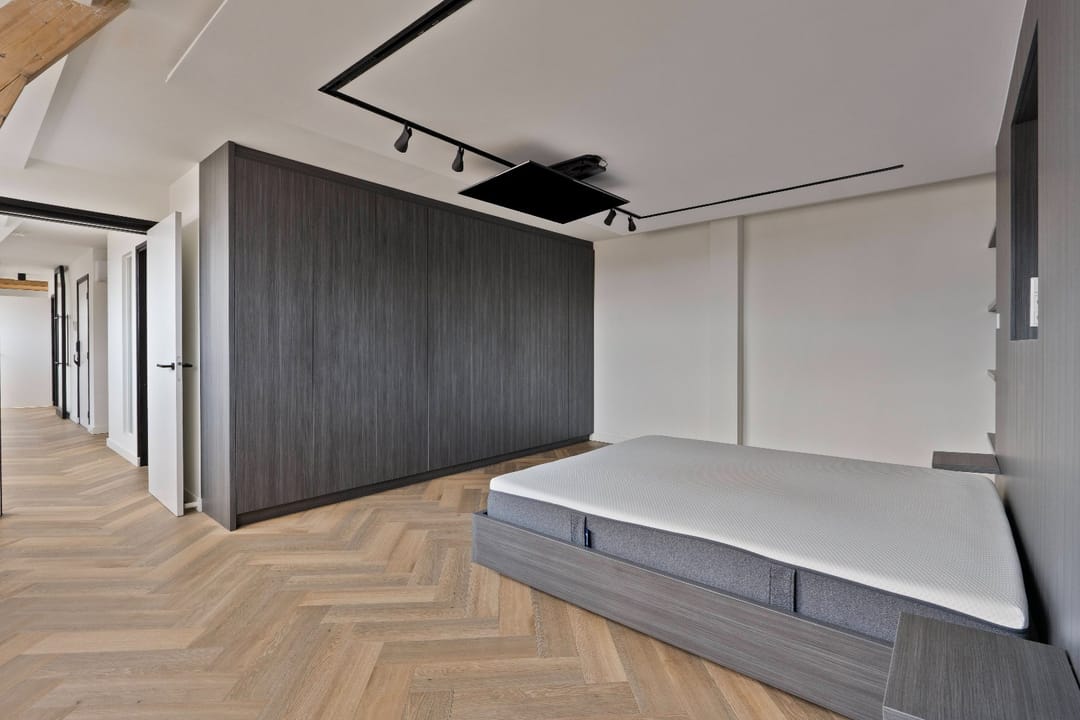 Luxurious Renovated Penthouse in Roermond City Center — 22