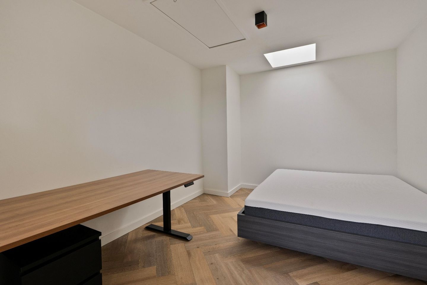 Luxurious Renovated Penthouse in Roermond City Center — 25