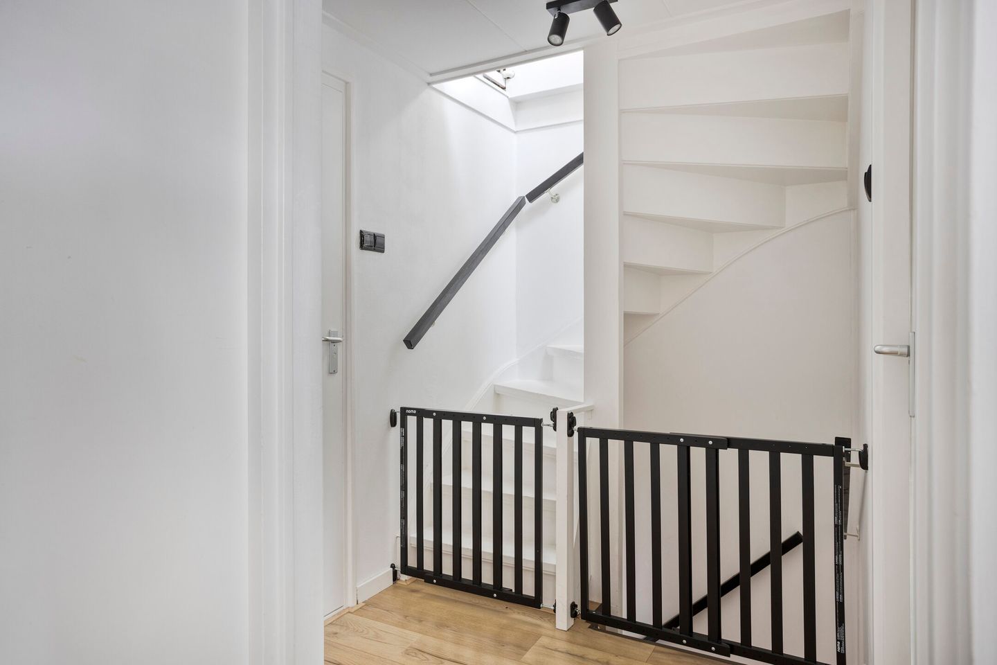 Foto 19 van van Laarstraat 7