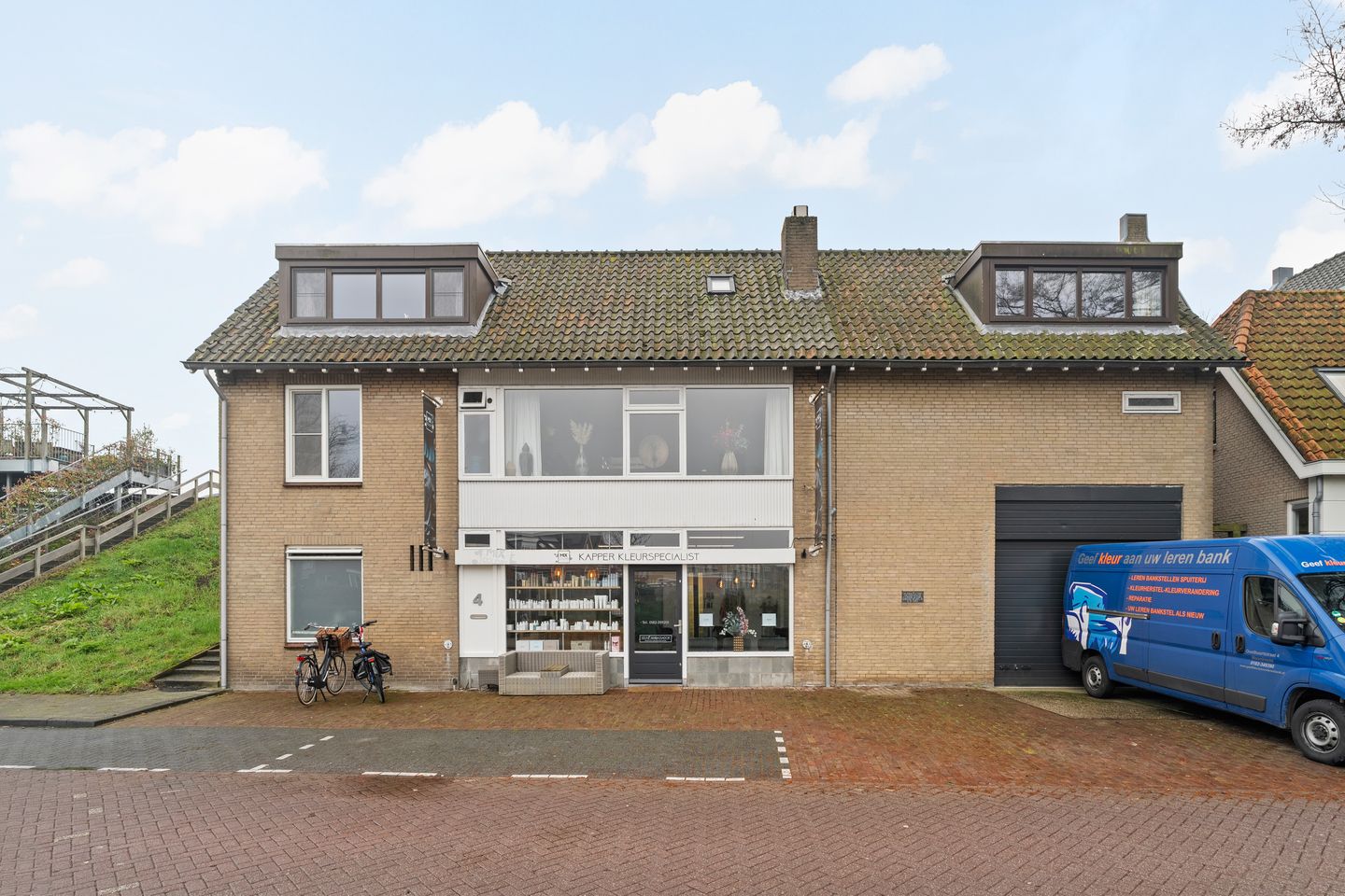 View photo 1 of Oost Buurtstraat 4