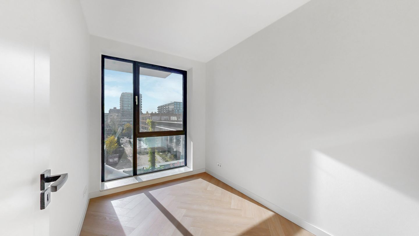 Luxurious New Build Apartment with South-Facing Terrace — 22