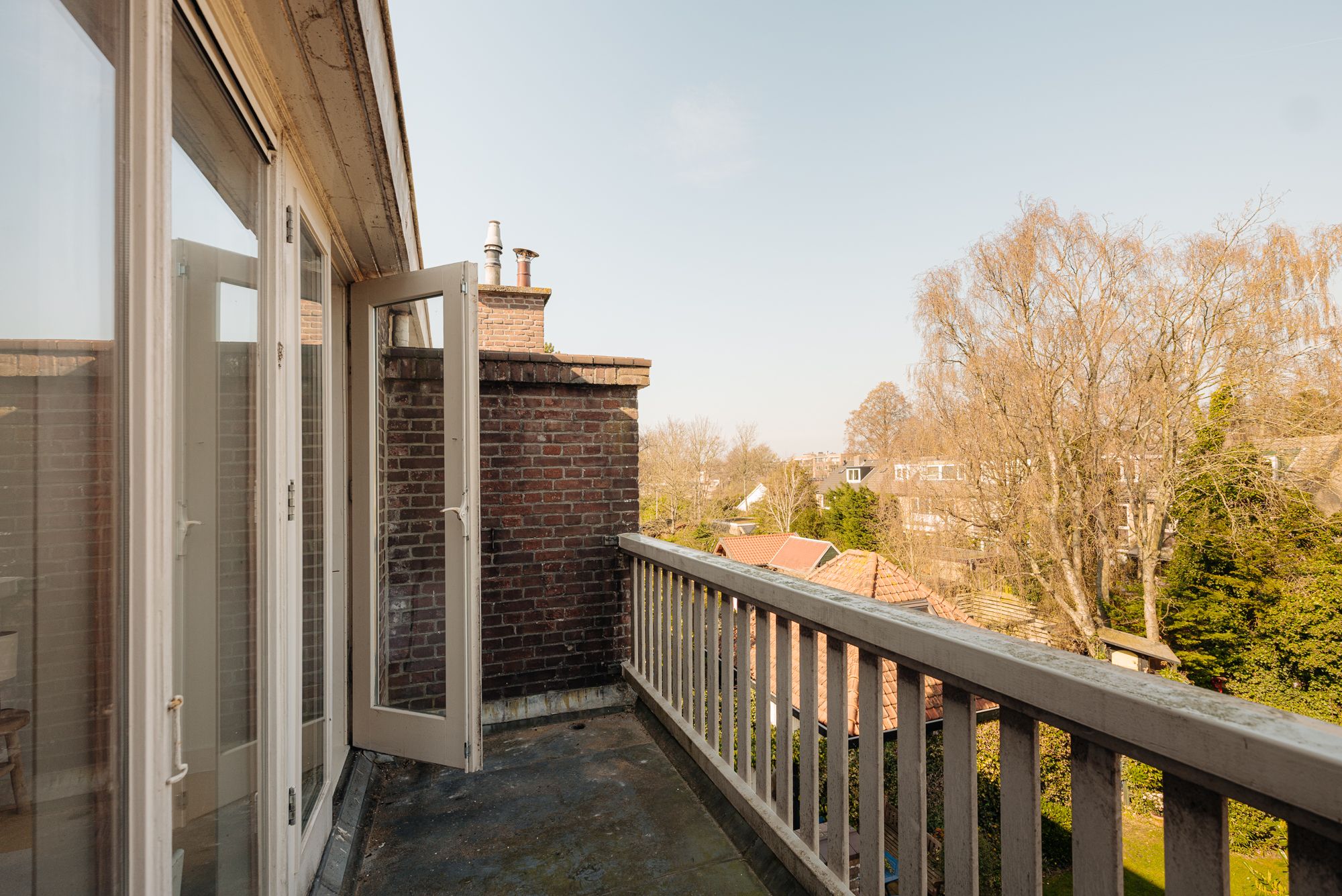 Characteristic extended 1930s mansion with deep garden — 33