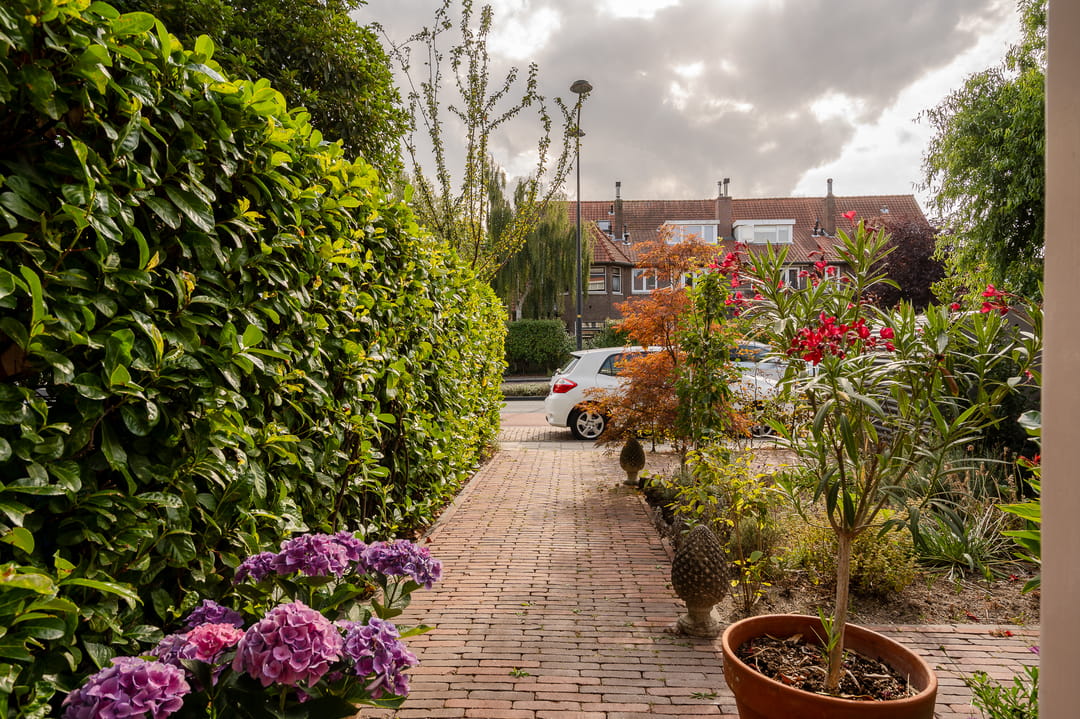 Characteristic extended 1930s mansion with deep garden — 40