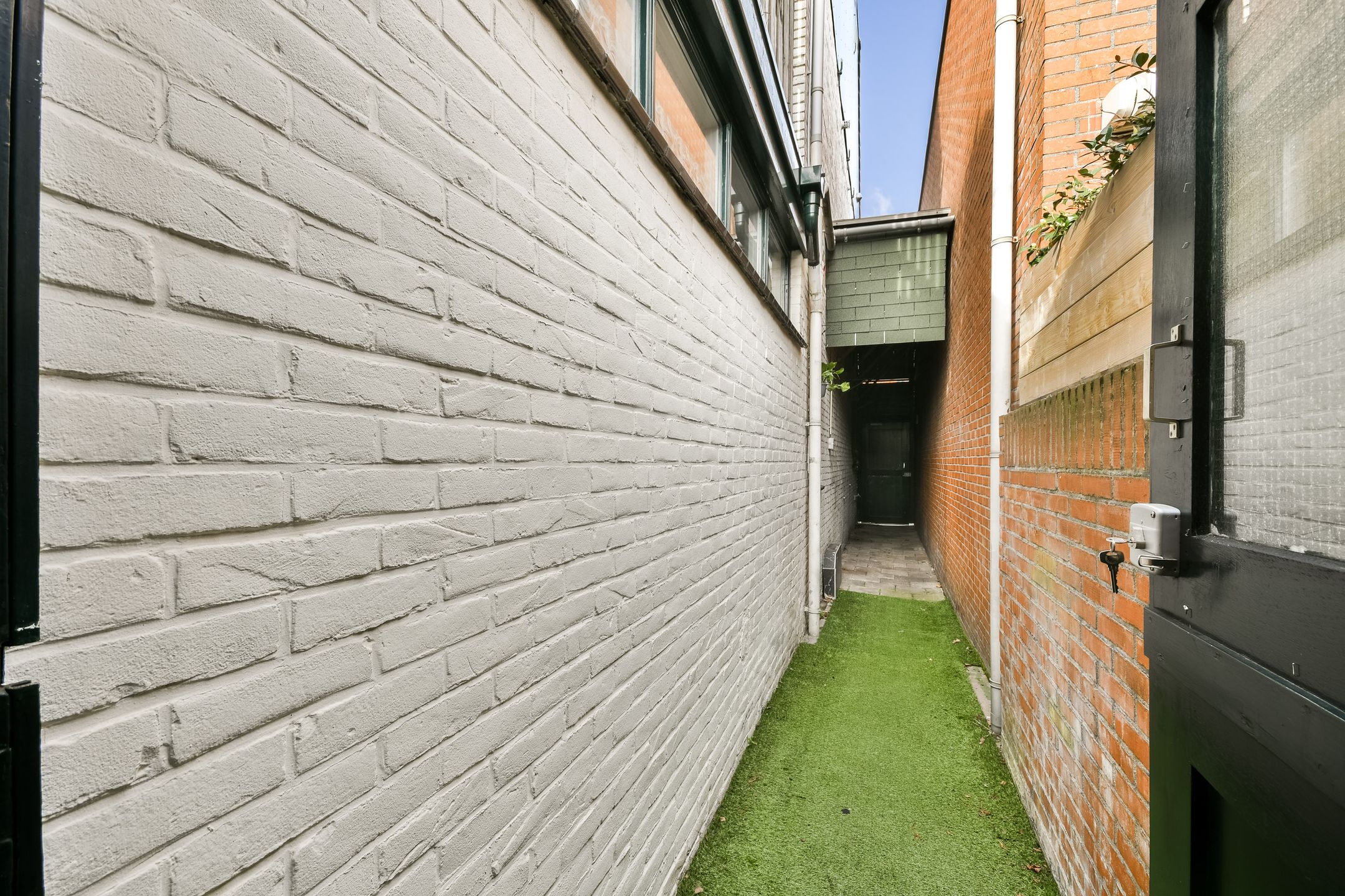 Spacious corner home with roof terrace and solar panels in IJmuiden — 26