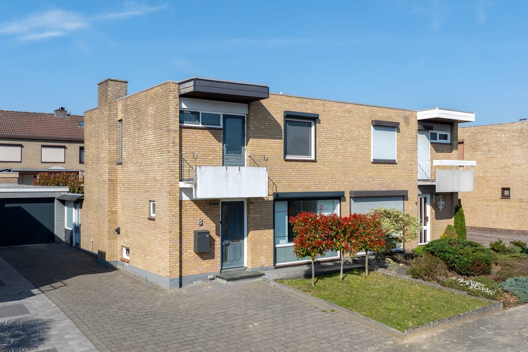 Gemoderniseerde gezinswoning met garage en technologische extra's