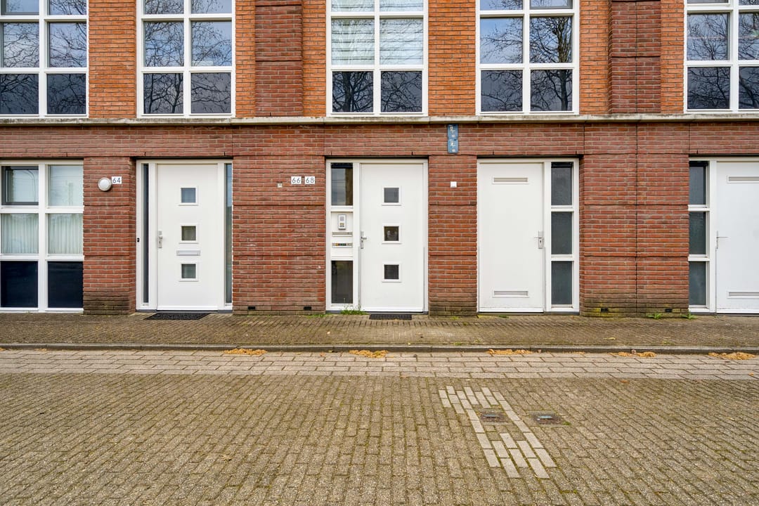 Photo 2 of Edelsteen 66