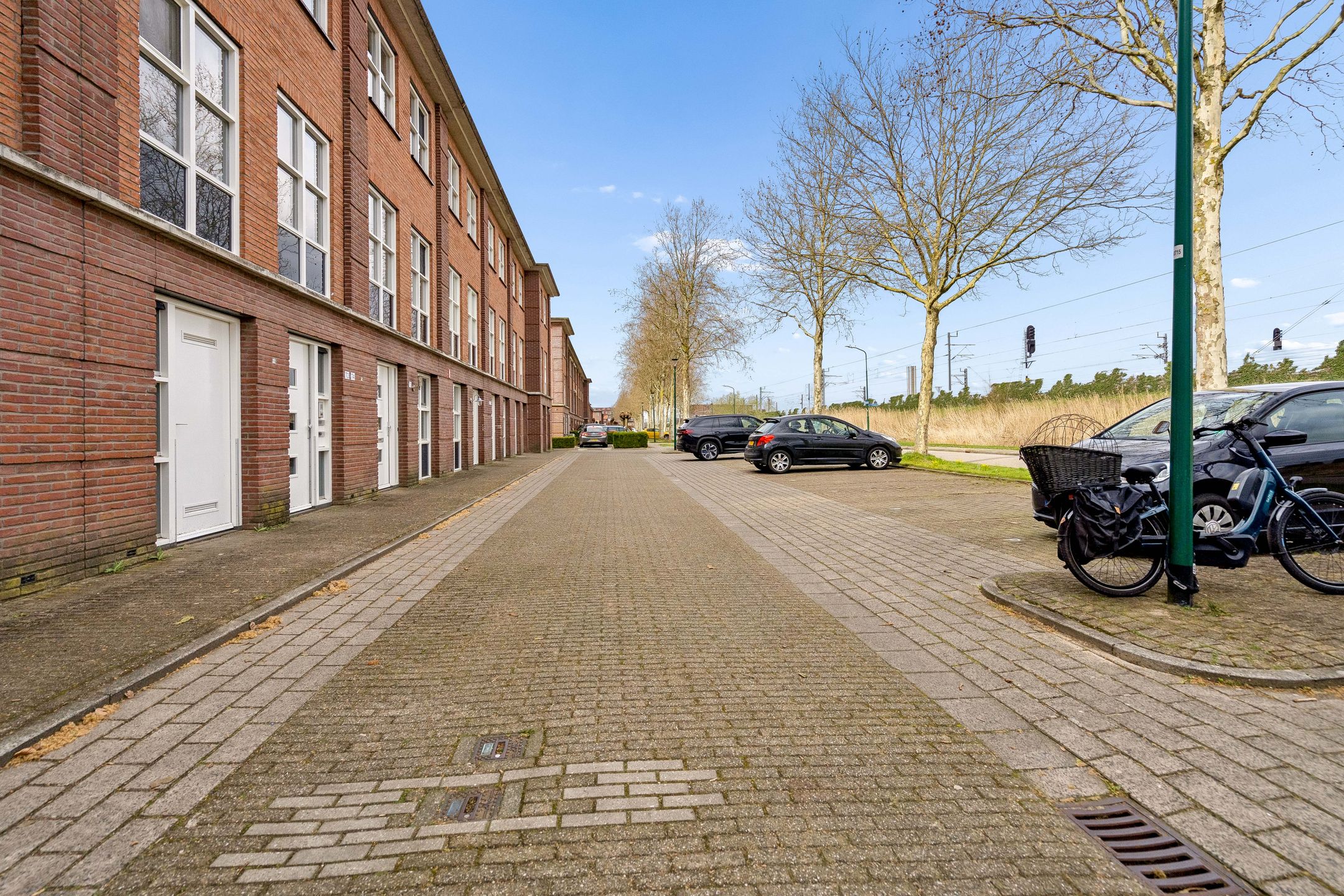 Photo 3 of Edelsteen 66