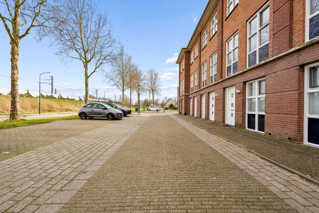 Photo 41 of Edelsteen 66