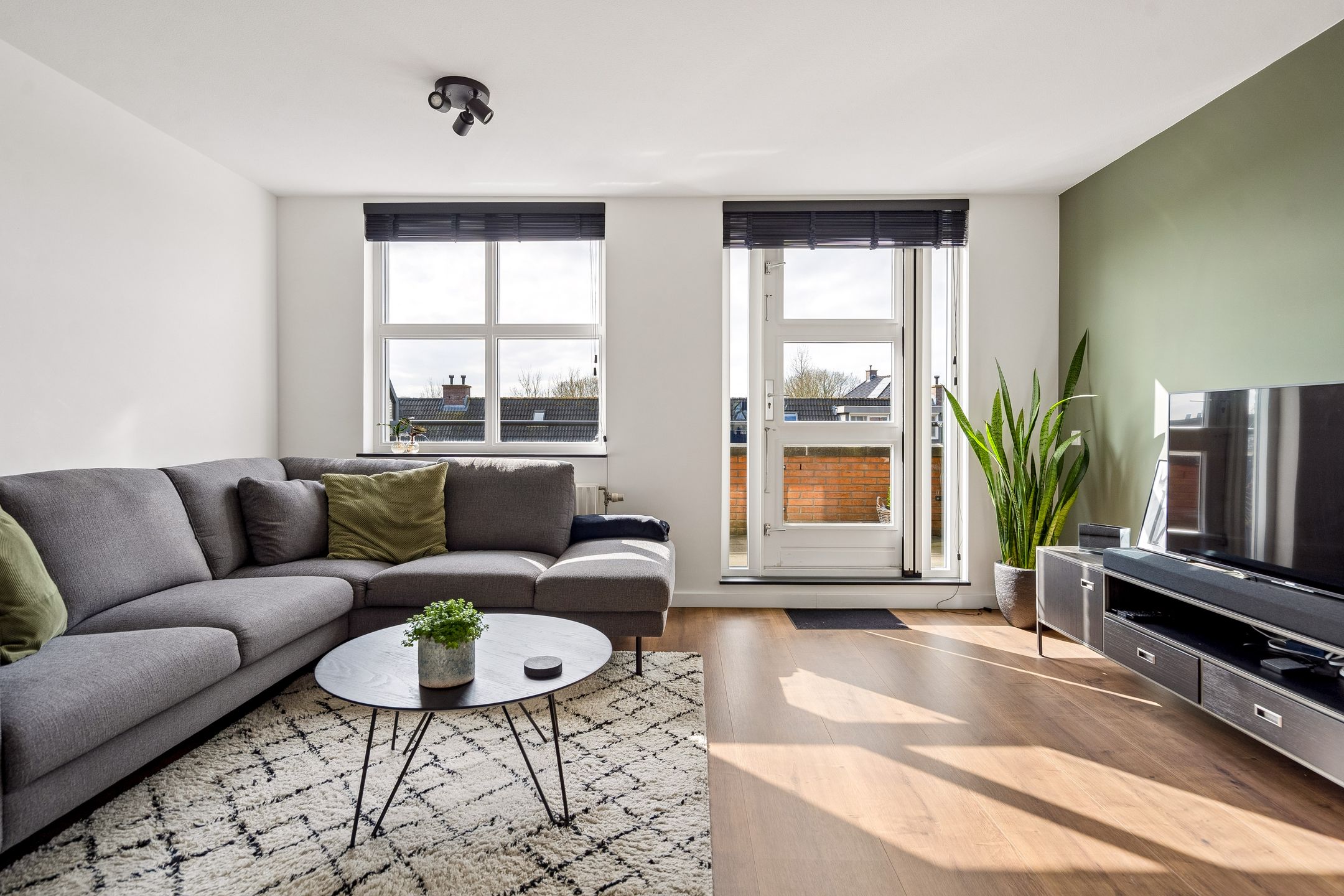 Photo 9 of Edelsteen 66