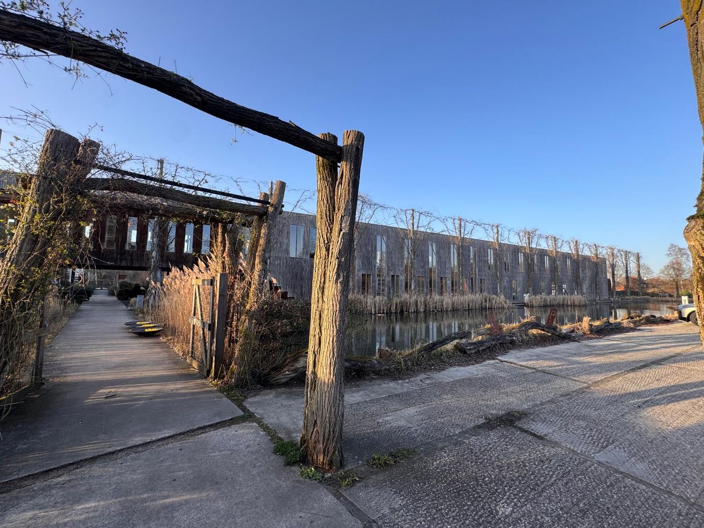 View photo 1 of Hees 4-d