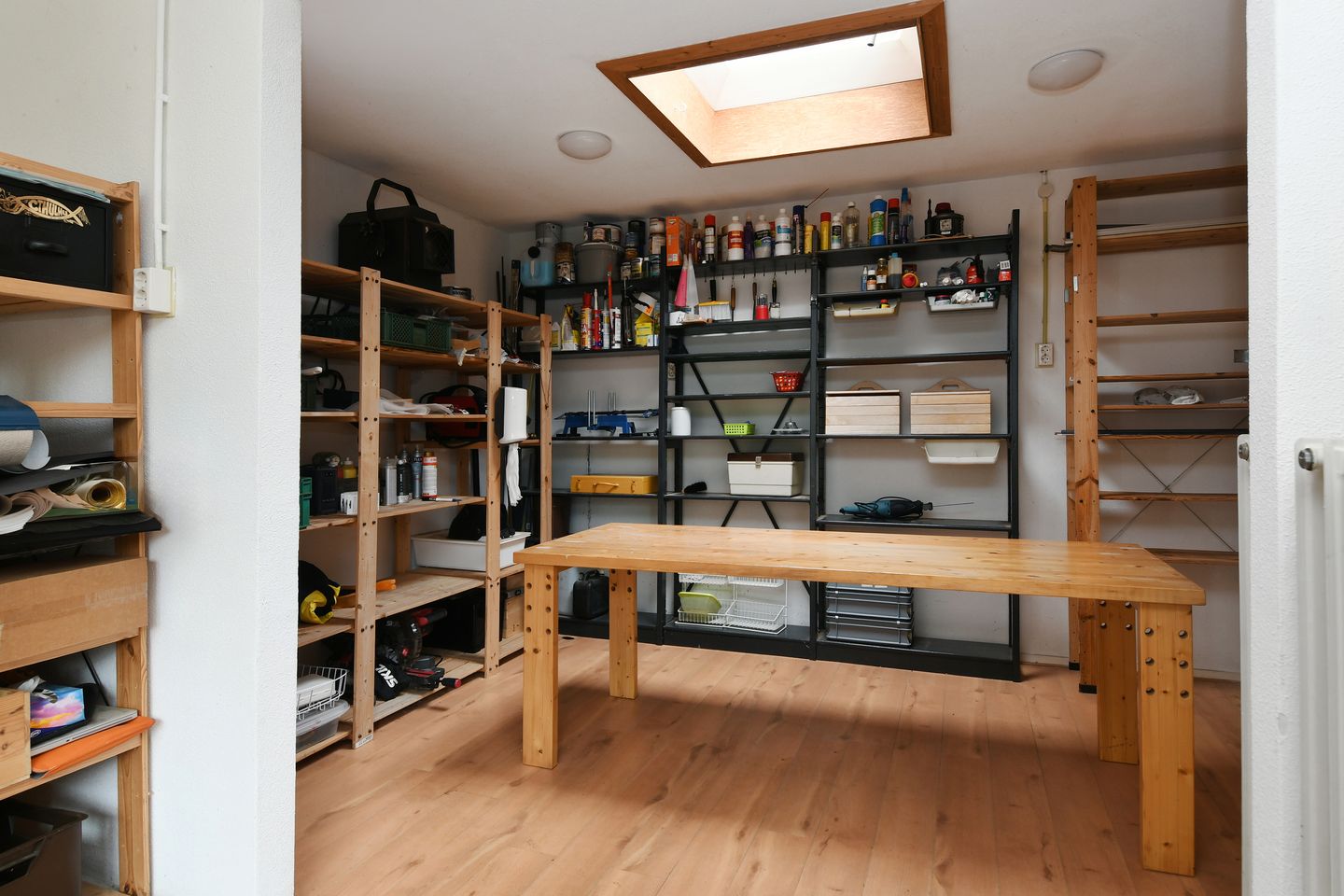 Spacious Extended Semi-Detached House with 5 Bedrooms and Double Garage Space — 35