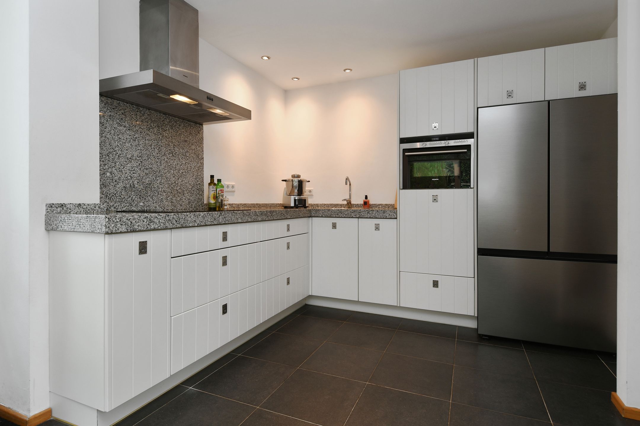 Spacious Extended Semi-Detached House with 5 Bedrooms and Double Garage Space — 16