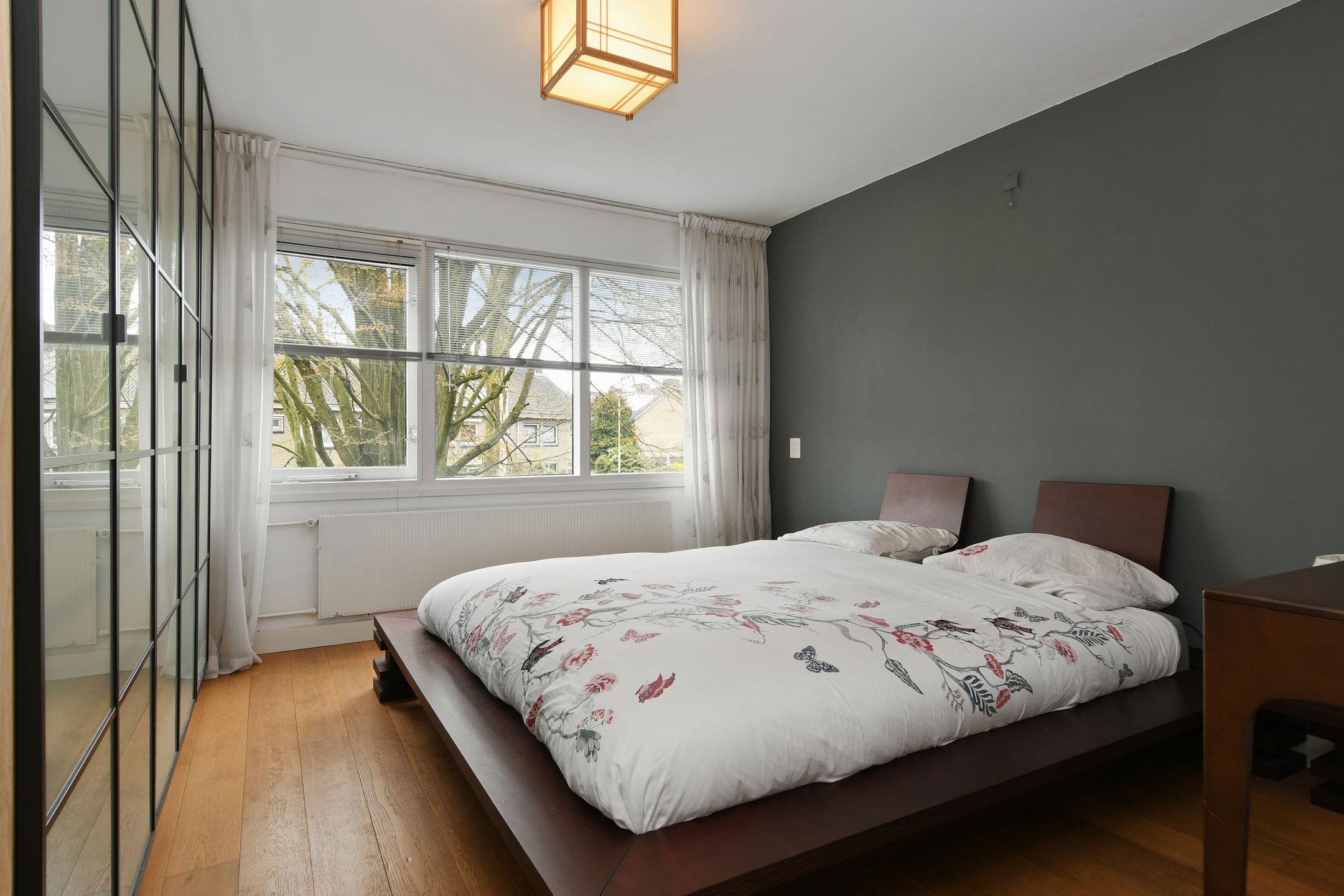 Spacious Extended Semi-Detached House with 5 Bedrooms and Double Garage Space — 19