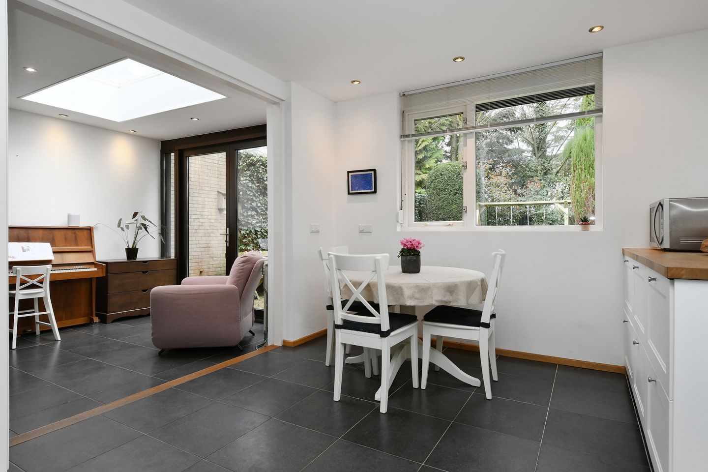 Spacious Extended Semi-Detached House with 5 Bedrooms and Double Garage Space — 14