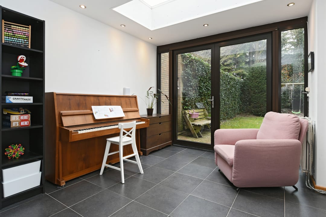 Spacious Extended Semi-Detached House with 5 Bedrooms and Double Garage Space — 12