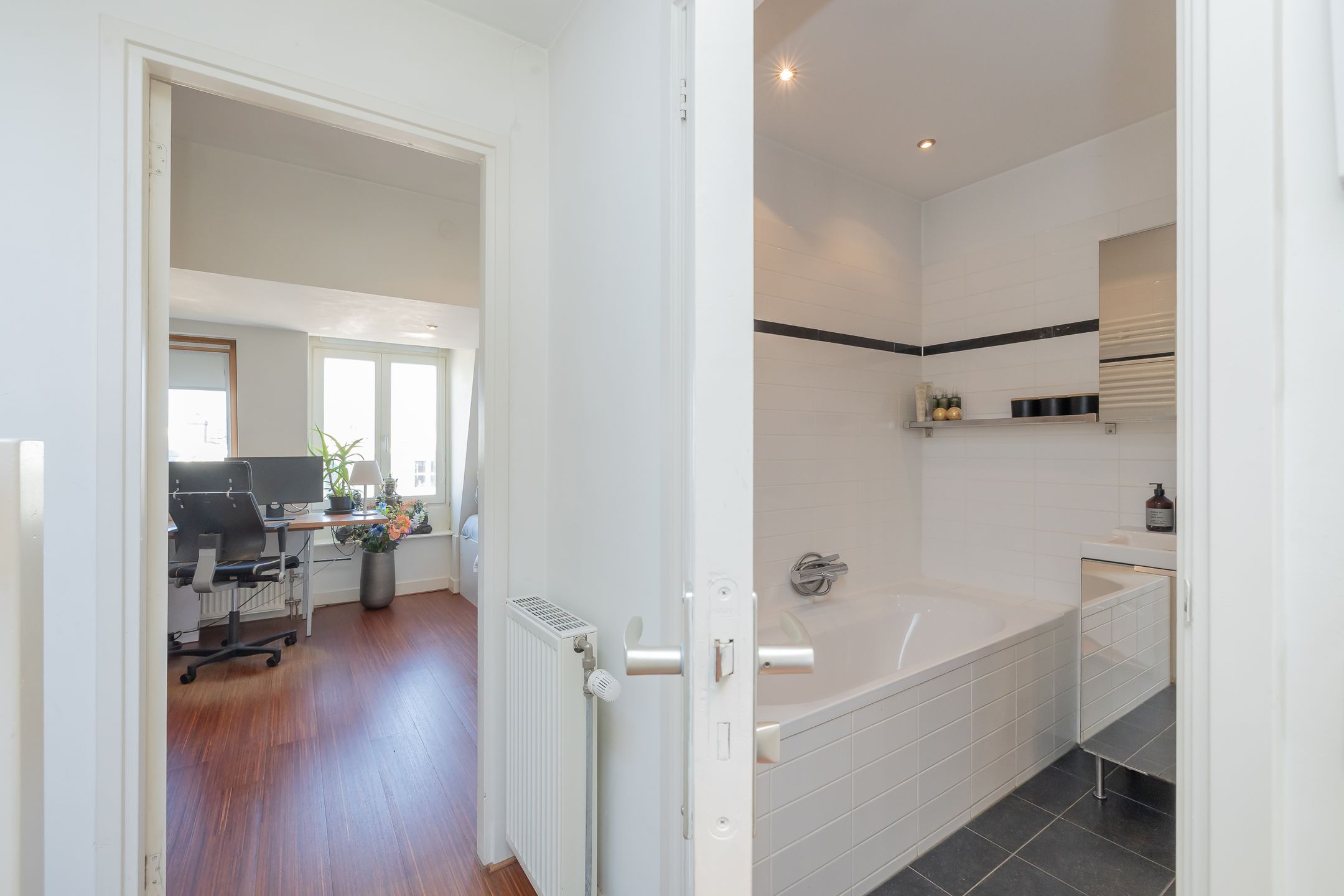 Foto 24 van Van Hogendorpstraat 153-3