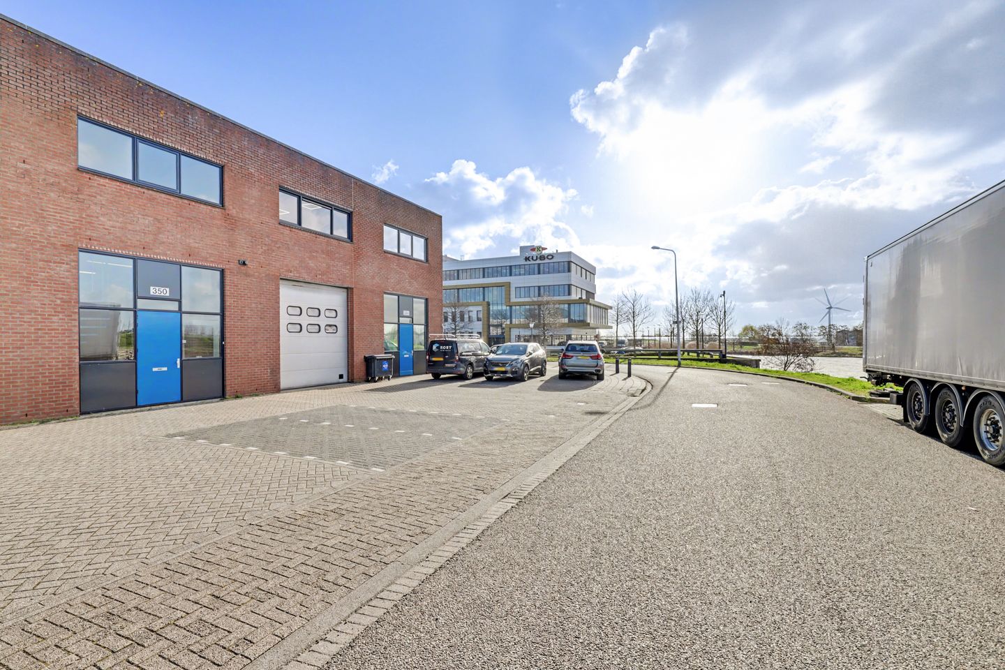 Bekijk foto 2 van Vlotlaan 350