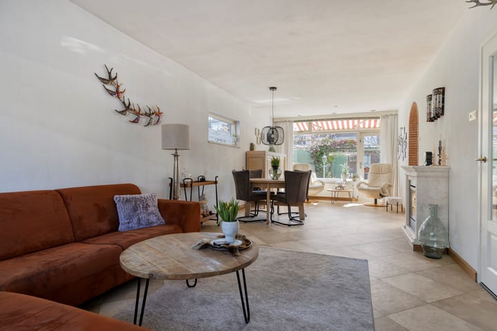 Photo 2 of Charlotte de Bourbonstraat 18