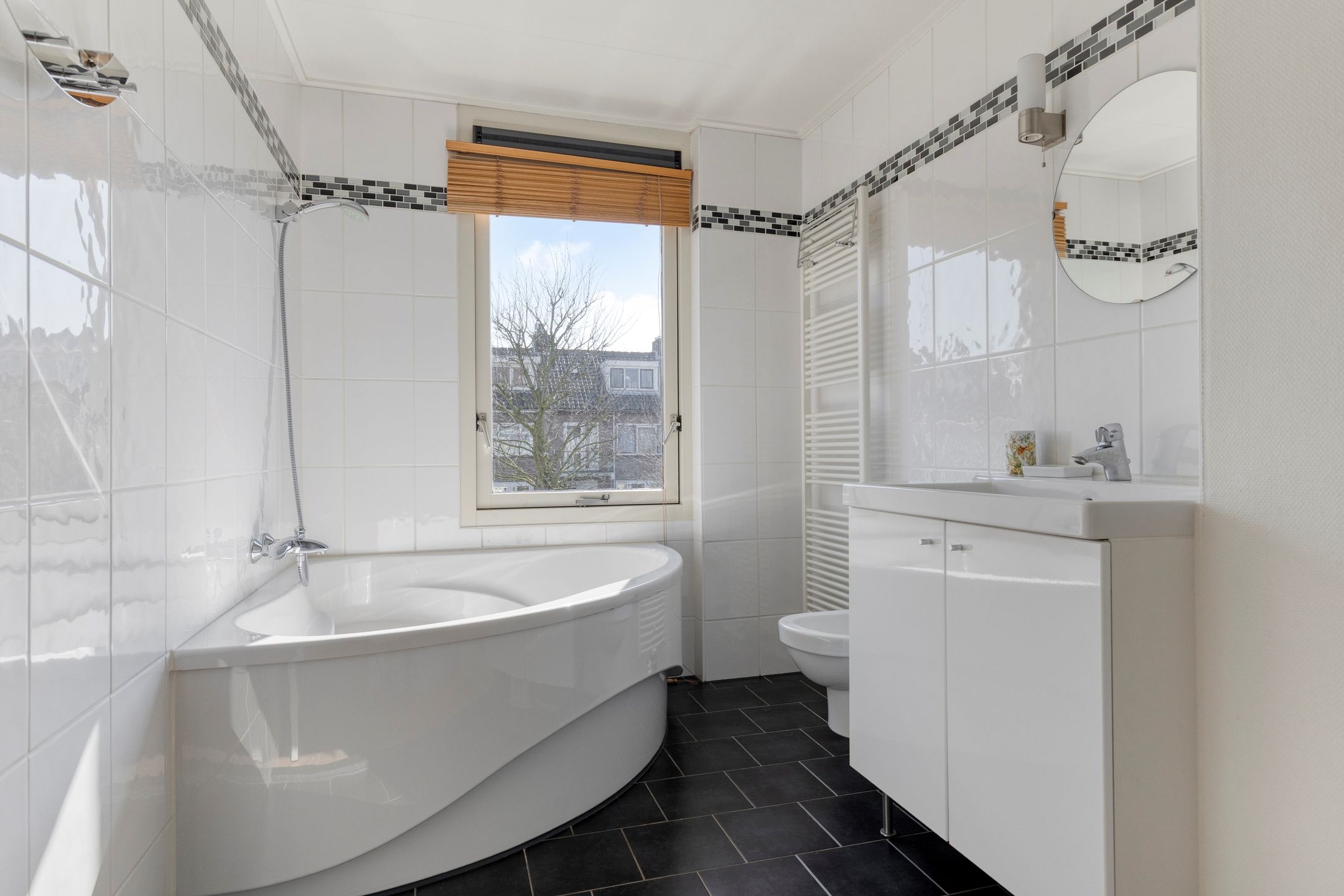 Foto 24 van Charlotte de Bourbonstraat 18