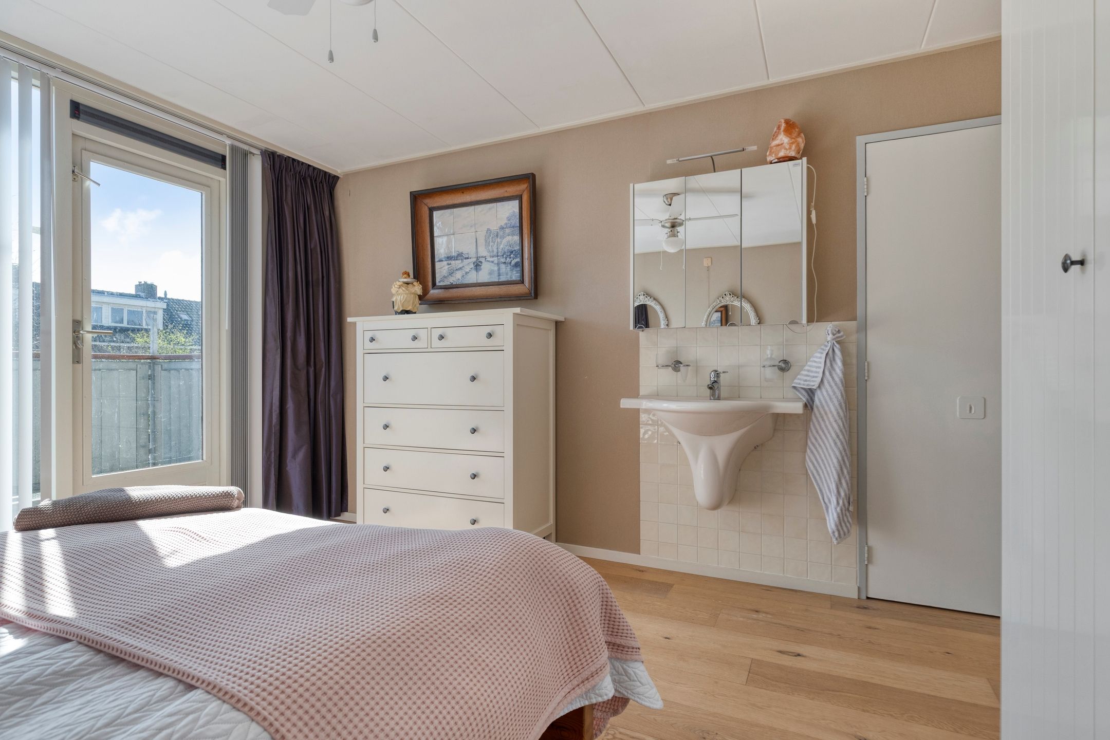 Foto 27 van Charlotte de Bourbonstraat 18