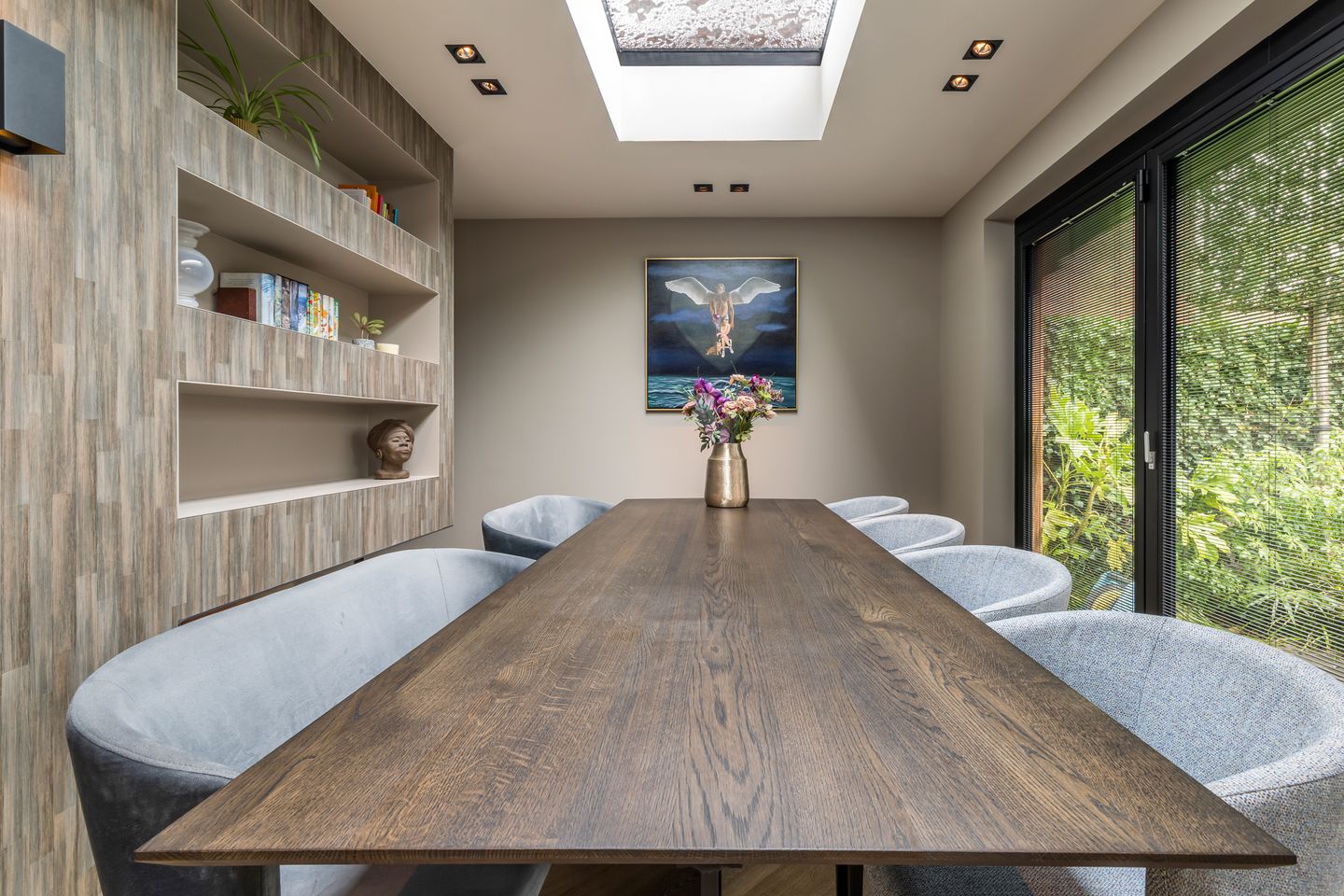 Photo 14 of Gravin Gertrude 25