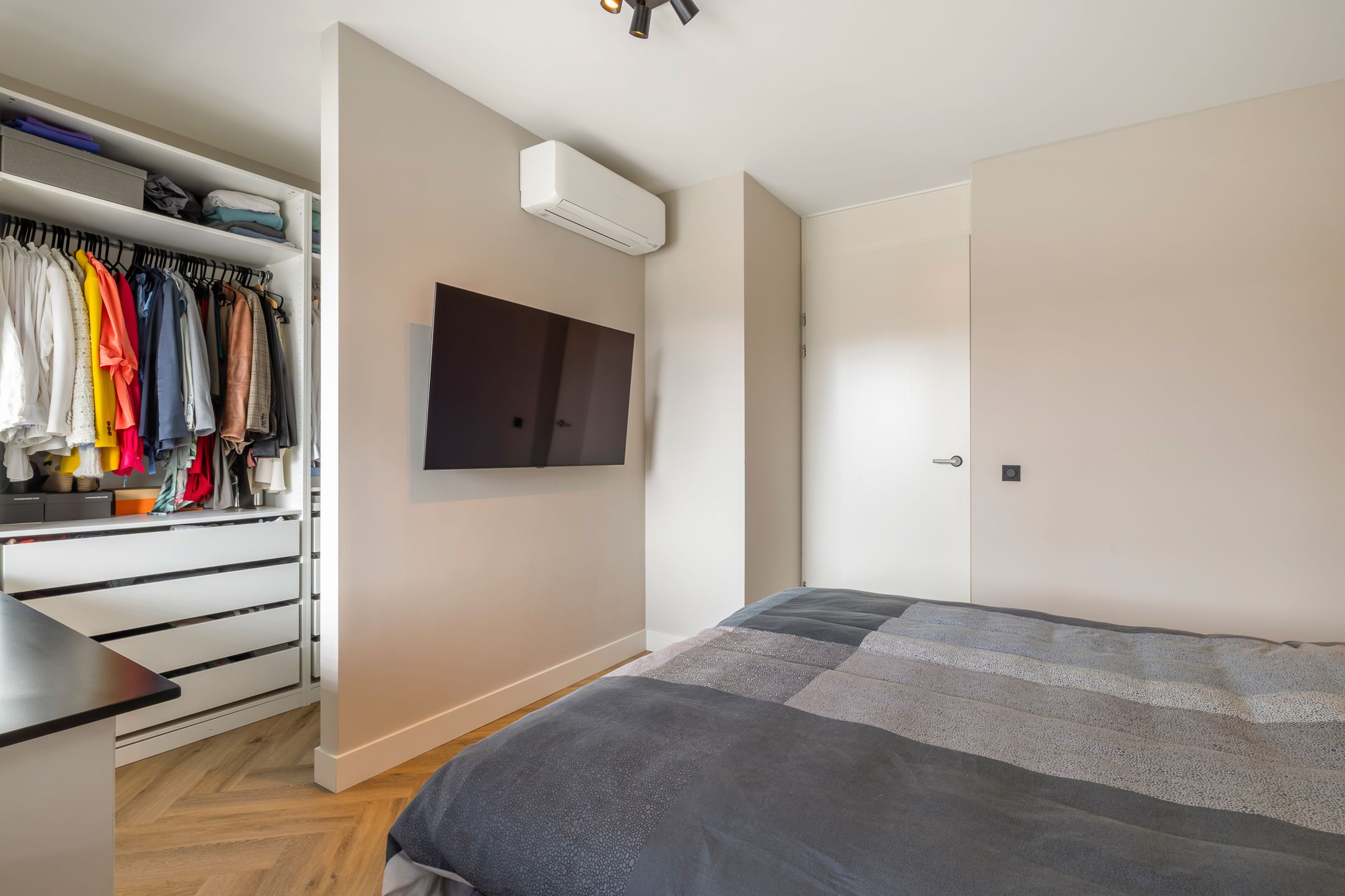 Photo 21 of Gravin Gertrude 25