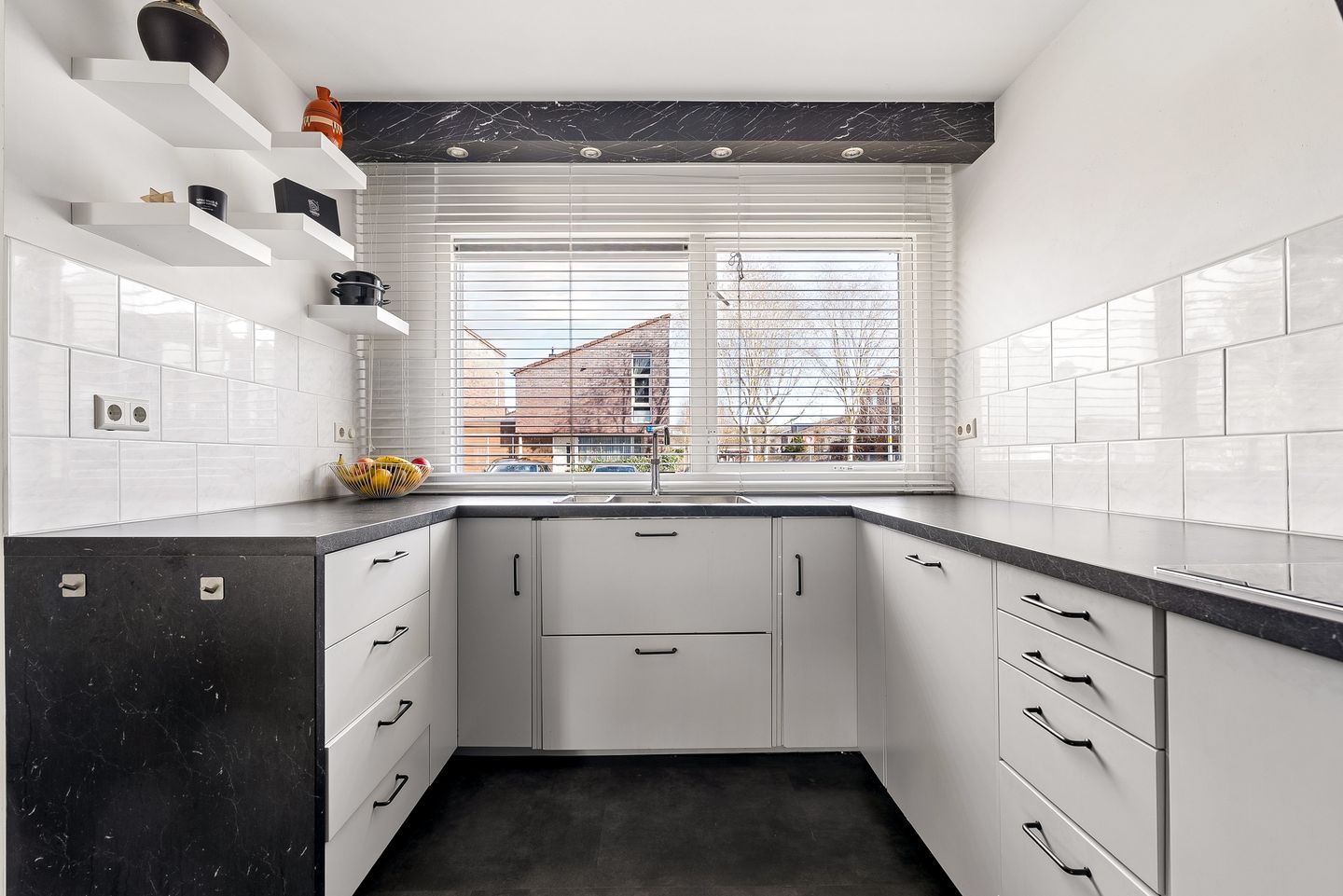 Foto 14 van Vrijdagstraat 1