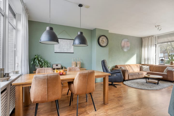 Photo 2 of Begoniastraat 3