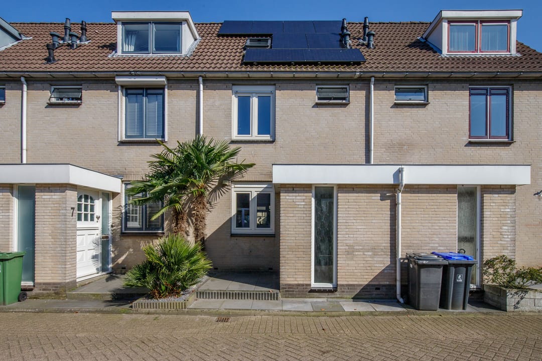 Spacious terraced house with garden and nature nearby — 37