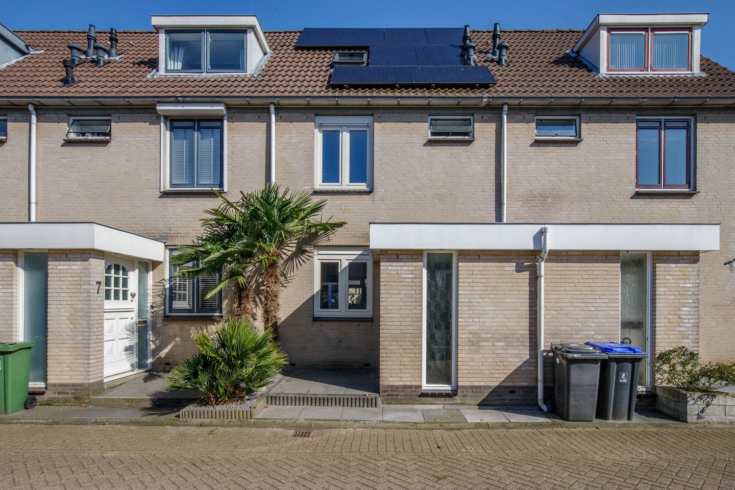 Spacious terraced house with garden and nature nearby — 40