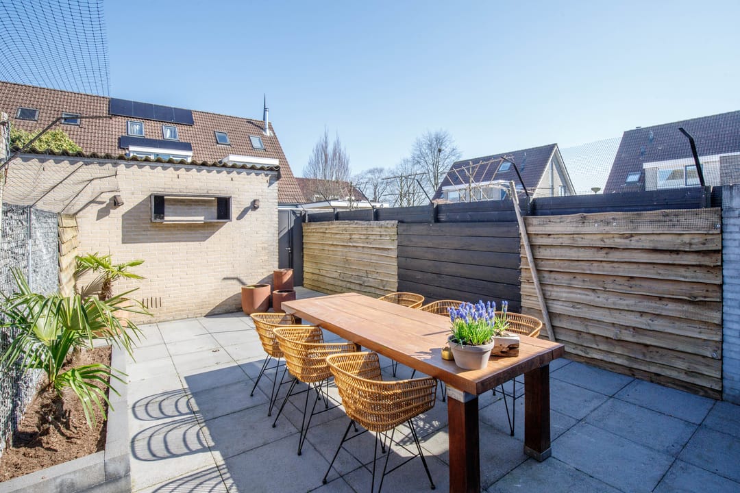 Spacious terraced house with garden and nature nearby — 65