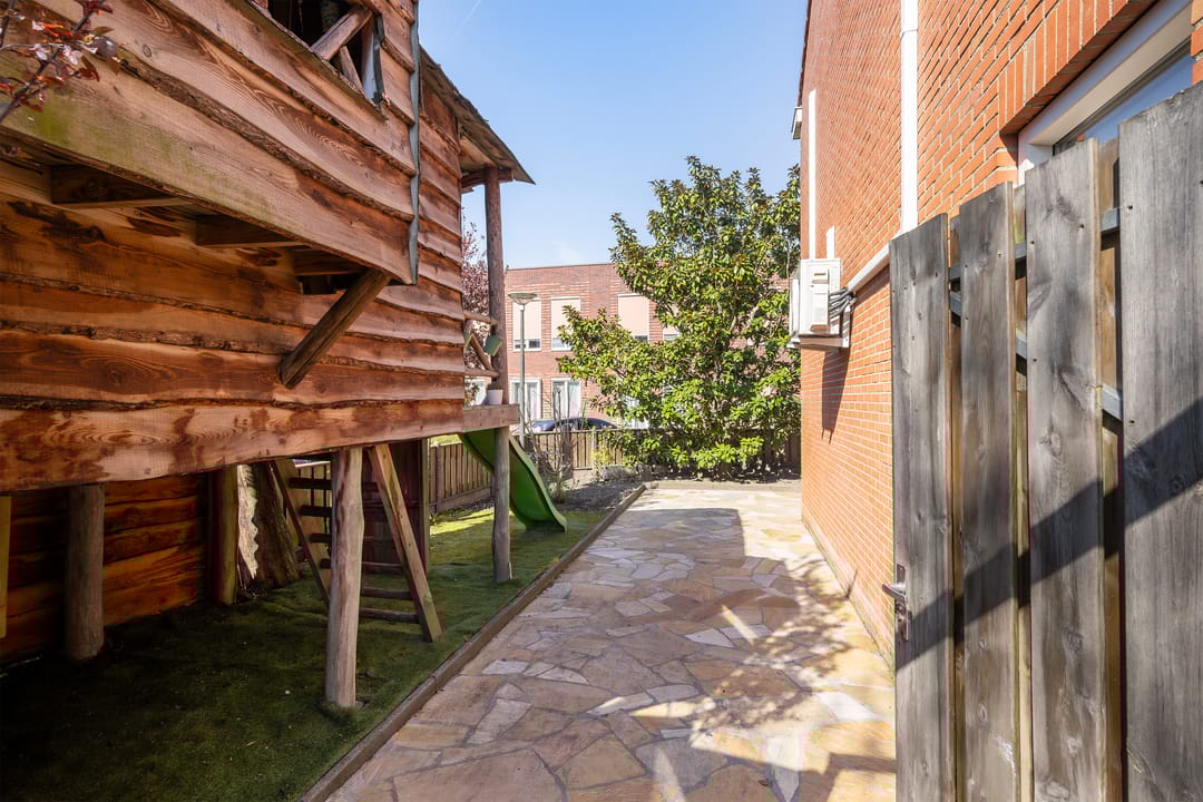 Foto 16 van van Beverningkstraat 2