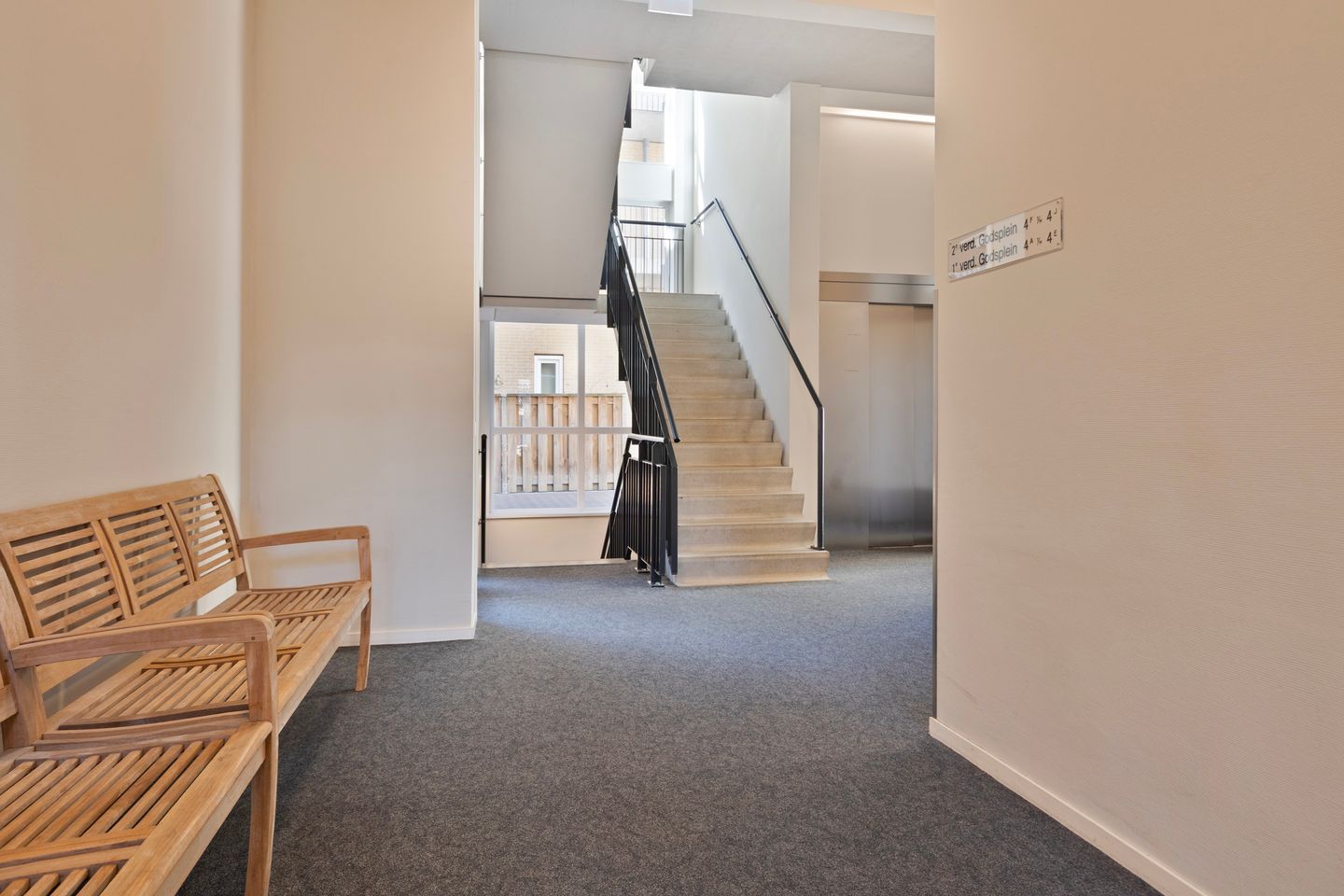 Foto 4 van Godsplein 4-J