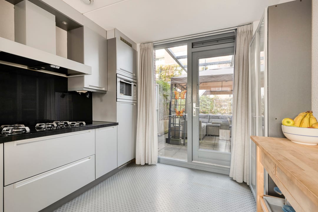 Foto 11 van Vrouwemadestraat 56