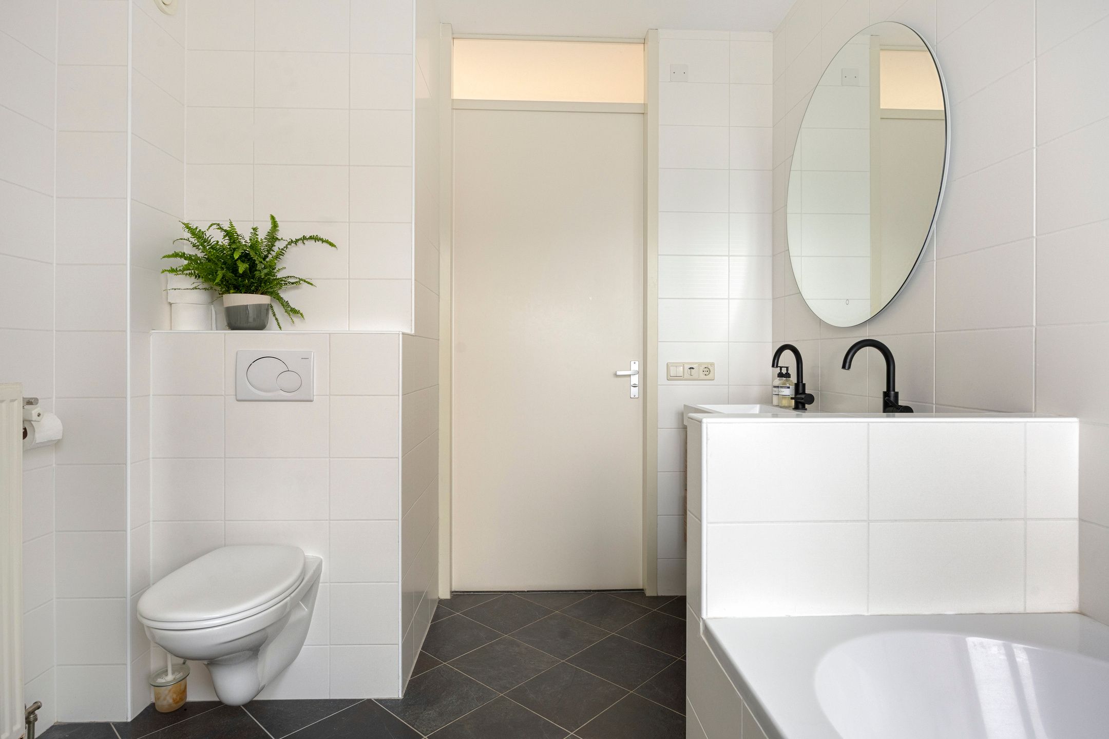Photo 33 of Auke Mollemastraat 15