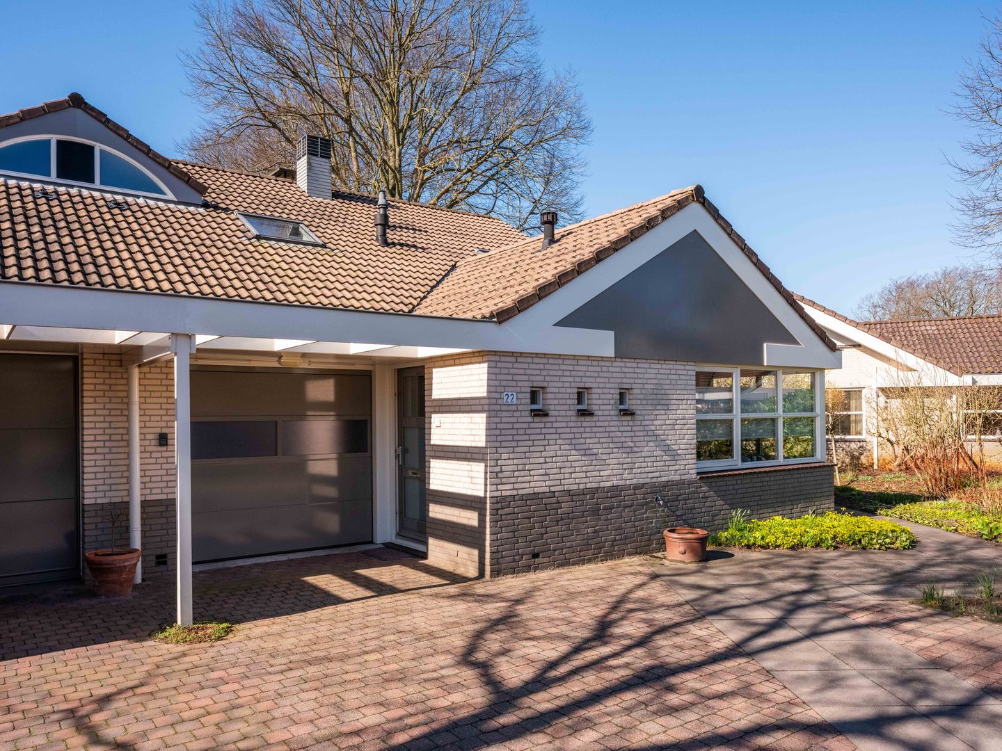 Modern Villa with Private Garage in Peaceful Green Surroundings — 34