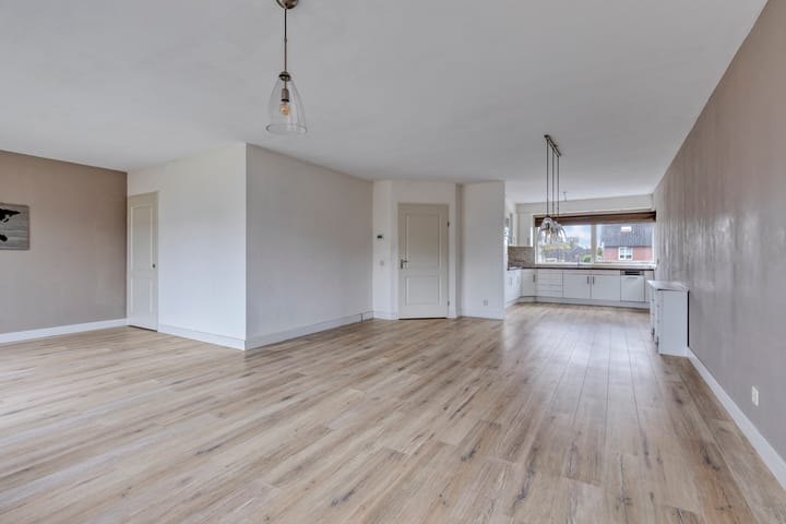 Photo 4 of Huygensstraat 38