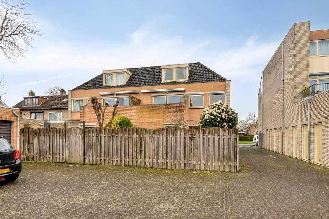 Photo 22 of Huygensstraat 38