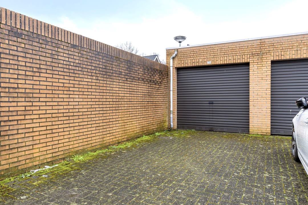 Photo 23 of Huygensstraat 38