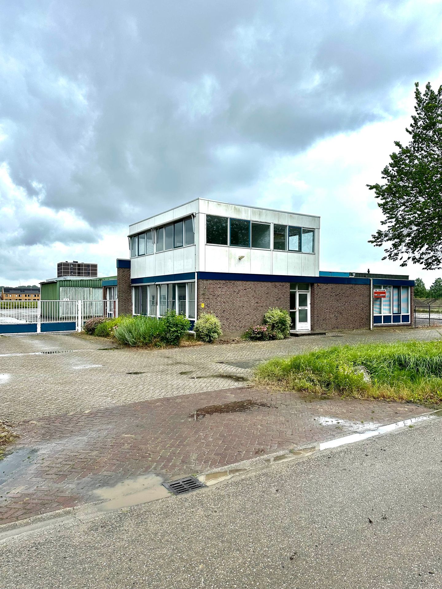 Bekijk foto 1 van Bedrijfsweg 14