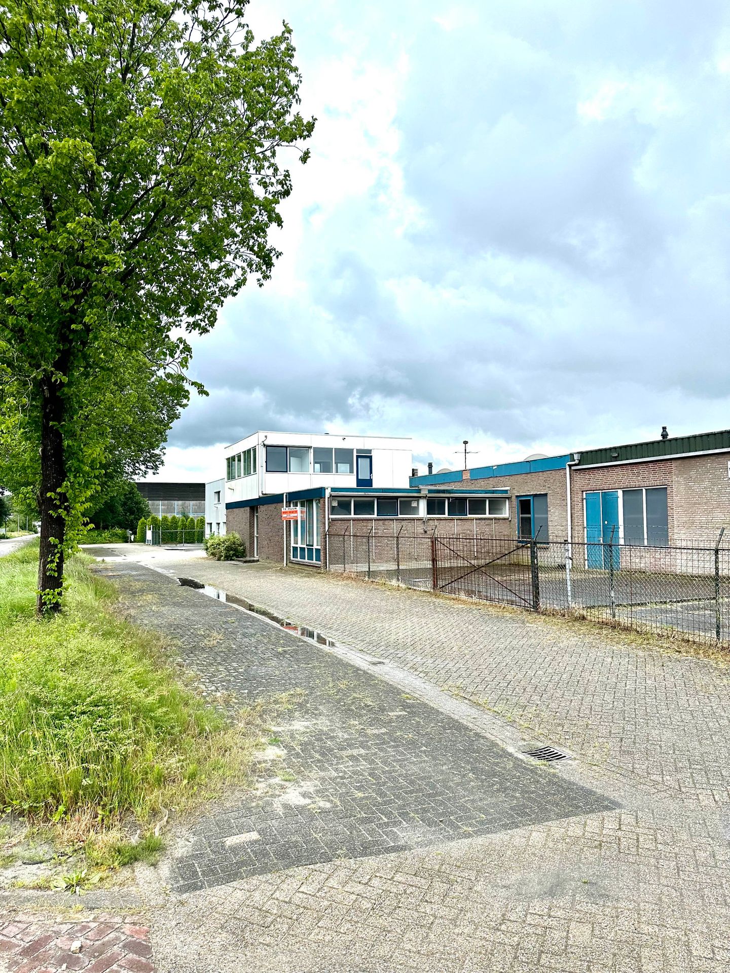 Bekijk foto 2 van Bedrijfsweg 14