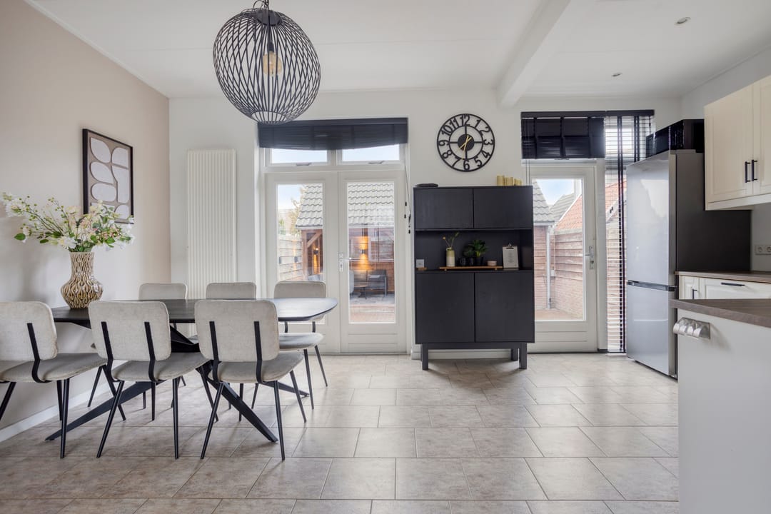 Photo 11 of Bloemstraat 110