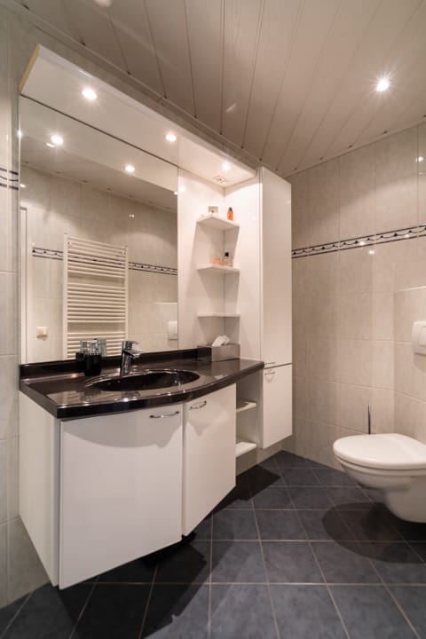 Foto 28 van Beneluxstraat 1