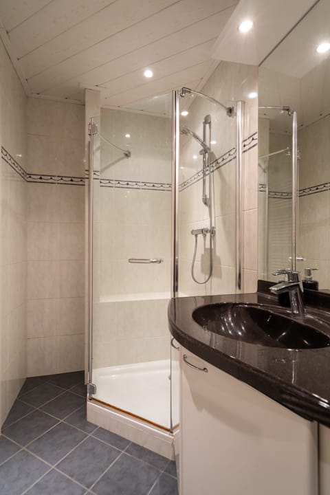 Foto 30 van Beneluxstraat 1