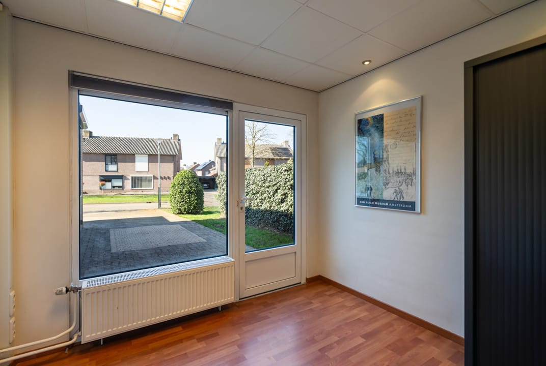 Foto 31 van Beneluxstraat 1