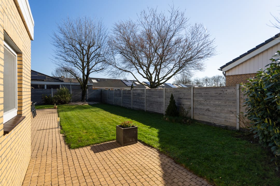 Foto 45 van Beneluxstraat 1