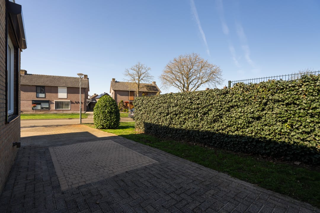 Foto 47 van Beneluxstraat 1