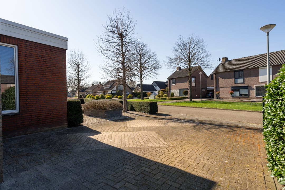 Foto 49 van Beneluxstraat 1