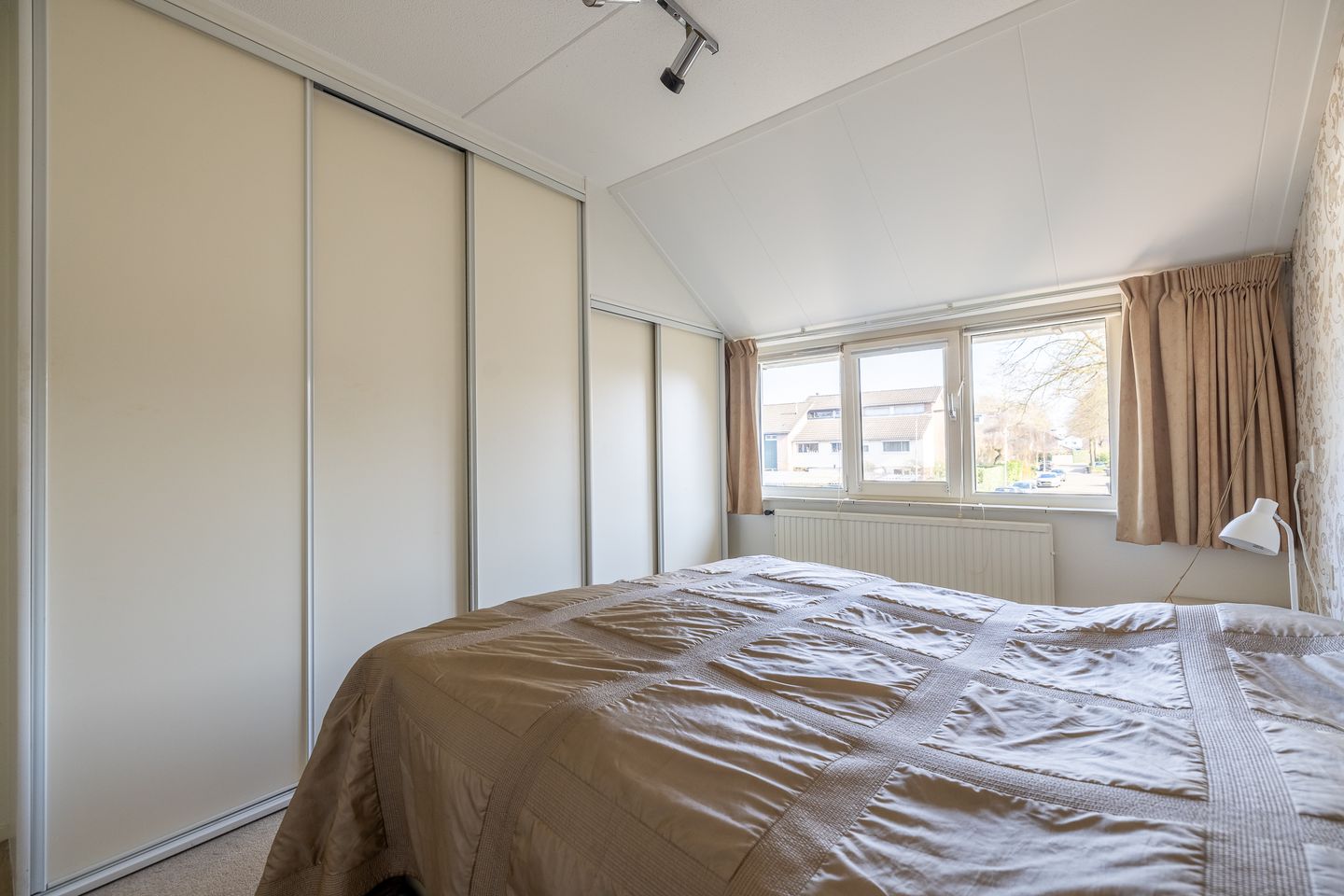 Photo 34 of Burgemeester de Bruijnstraat 65