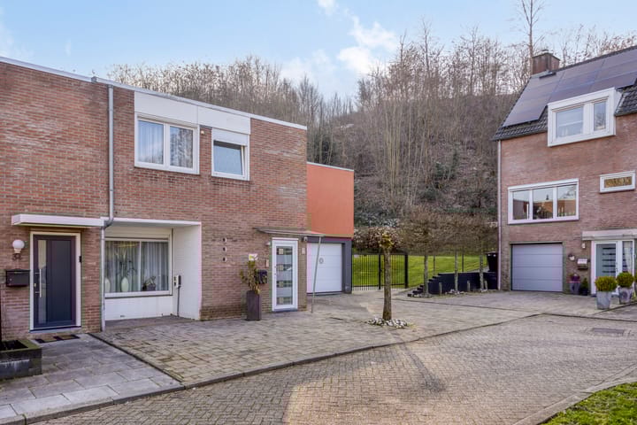 Photo 2 of Hagenroderstraat 32